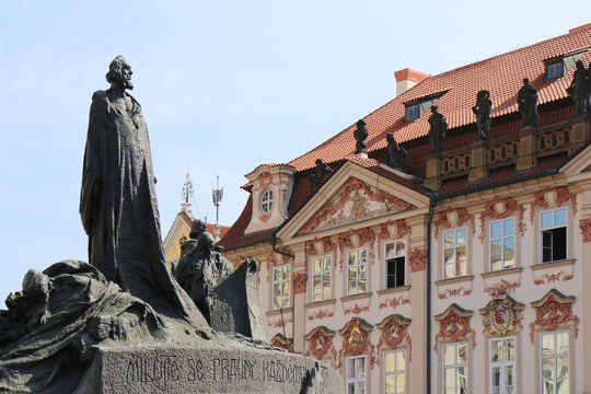 praha, Staroměstsk&eacute; n&aacute;měst&iacute;, Old Town Square, monument, sculpture, Pam&aacute;tn&iacute;k Jana Husa, architecture, building, city, landmark, old, town, historic, square, religion, statue,  