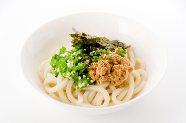 冷やしうどん（納豆、オクラのせ）