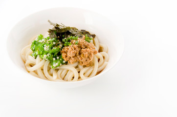 冷やしうどん（納豆、オクラのせ）