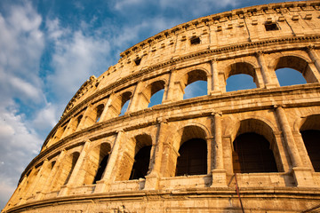 Fototapeta premium Coliseo Romano en Italia, destino tusistico mundial.