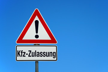Kfz-Zulassung mit Achtung Schild