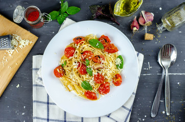 Fresh pasta with garlic Cherry Tomatoes and basil. Delicious Pasta Plate. Spaghetti. Italian food. Italy. Roma. Fine dining. Healthy food. Vegetarian. Healthy food