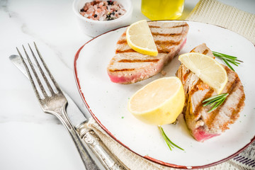 Grilled tuna fish steaks