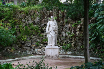 Fototapeta premium Statue in the park in Lisbon