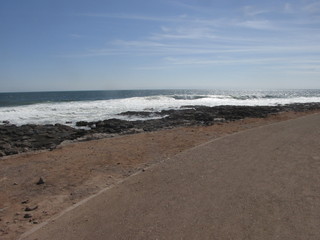 Playa,mar,espuma,cielo,costa,rocas,paisaje,peñas,arena,olas.