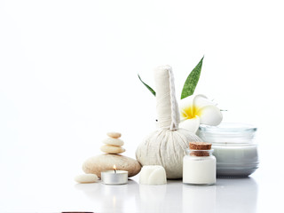 Obraz na płótnie Canvas Herbal compress and spa massage