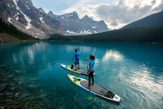 Couple paddleboarding in Moraine Lake
