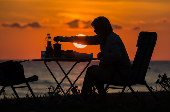 Sonnenaufgang an der Mittelmeerk&uuml;ste im Golf von Tarent