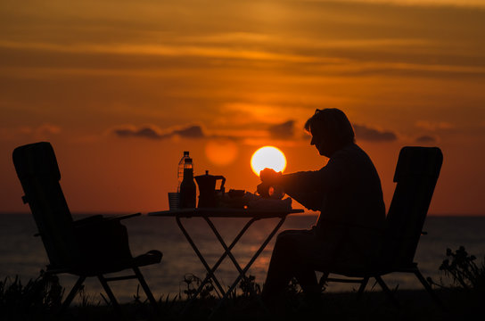 Sonnenaufgang an der Mittelmeerk&uuml;ste im Golf von Tarent