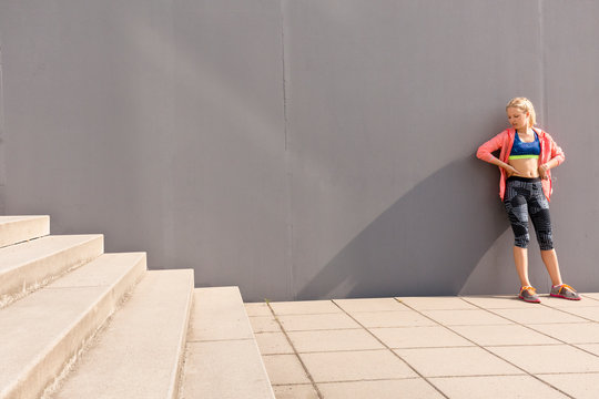 European Quarter, Stuttgart, Baden-W&cedil;rttemberg, Germany: A female athelte taking a break.