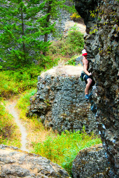 Matt Peller powers through Belly Rubber (5.12b) at Deep Creek.      
