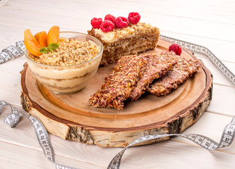 Breakfast diet dishes in containers, on a light wooden background. Takeaway. Diet and healthy food.