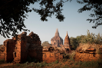 Templos en bagan al atardecer, myanmar