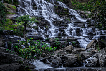 Obraz premium Wasserfall Mae Ya in Thailand