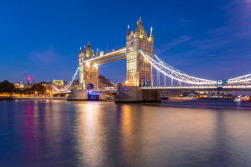 UK, London, illuminated Tower Bridge at night