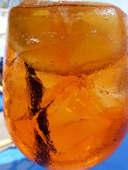Boisson colorée orange