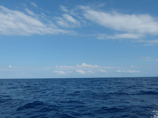 Fototapeta premium La mer et le ciel bleux