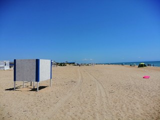 Obraz na płótnie Canvas dressing room on a sandy beach