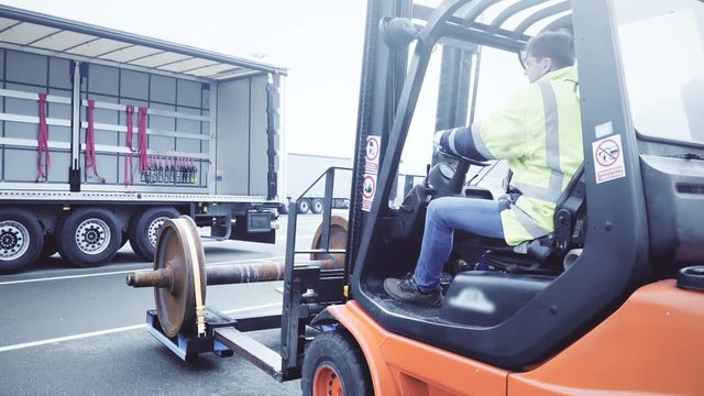 Tracking forklift while loading on a truck