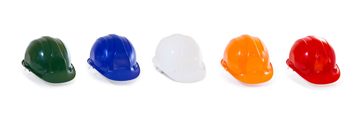 Fototapeta premium Conjunto de cascos de seguridad de varios colores sobre fondo blanco