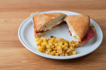 panini con queso salami y papas 