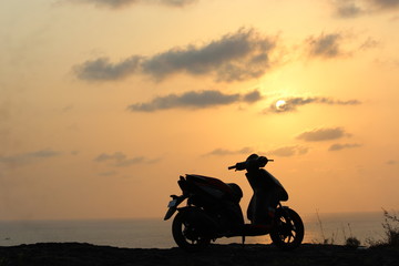 Obraz na płótnie Canvas silhouette of motorcycle on sunset