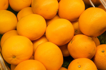 여러개 쌓여 있는 주황색 오렌지