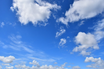 快晴の空と雲
