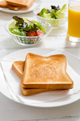 トーストの朝食