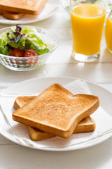 トーストの朝食