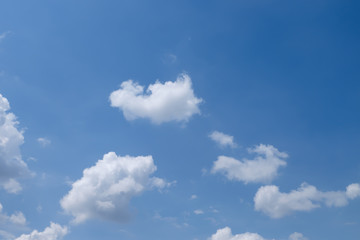 Obraz premium Beautiful white clouds with blue sky background, tiny clouds.