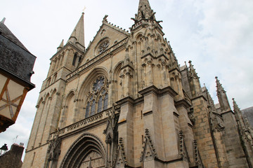 Fototapeta na wymiar saint-pierre cathedral in vannes (brittany - france) 