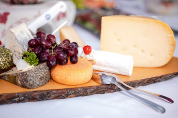 Käse und Weintrauben