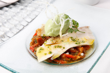 Lenguado con verduras. Sole with vegetables.