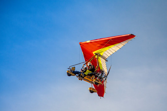 Enjoy the extreme sense of freedom Flying on a motorized paraglide