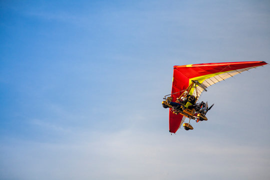Enjoy the extreme sense of freedom Flying on a motorized paraglide