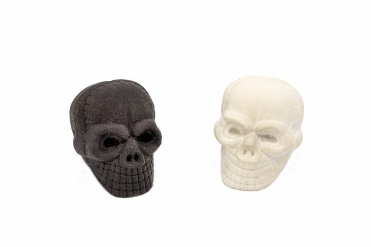 Black and white gum skulls