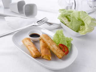 ROLLITOS VIETNAMITAS.  VIETNAMIAN ROLLS