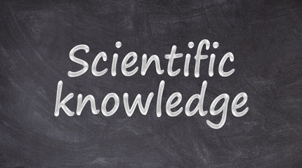 Obraz premium Scientific knowledge written on blackboard