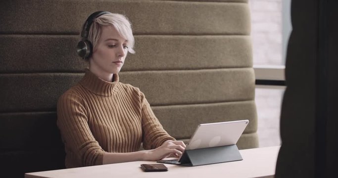 Freelance businesswoman working in a cafe