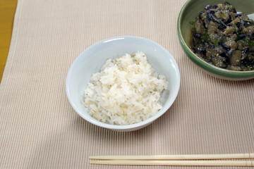 麦をブレンドして炊いたご飯