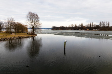 Obraz premium Schwerin, Germany. The water of the Schweriner See lake at dusk
