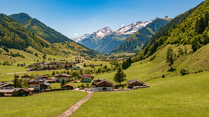 Obraz premium Piękny widok na słynną dolinę Rauris, Salzburg, Austria
