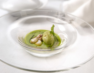 Crema de perejil con ajos,  insta cenital. Crema de perejil con ajos, insta cenital.