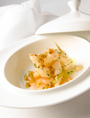 receta de pescado gourmet, pescado crudo, vista cenital. gourmet fish recipe, raw fish, overhead view.