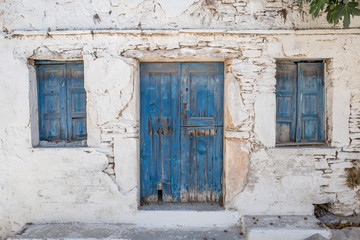 Alte bunte Türe und Fassade auf Naxos Griechenland