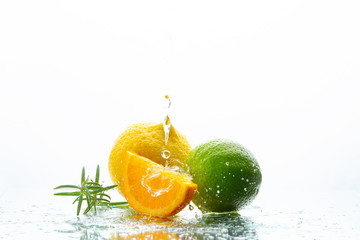 Zitronen und Limetten 