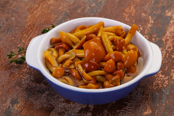 Pickled honey agaric