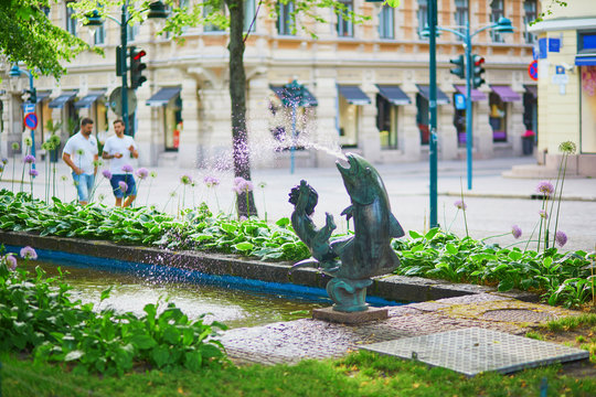Fountain on Esplanadi street in Helsinki