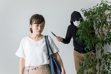 不審者に気付いた女性